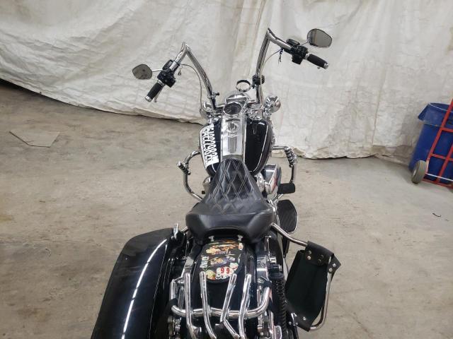 2019 HARLEY-DAVIDSON FLHR 1HD1FBC13KB681246