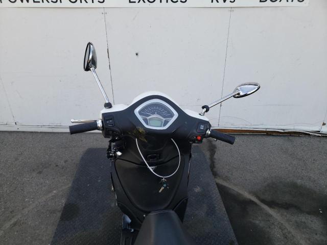 2021 PIAGGIO SCOOTER ZAPM898G0M7002410