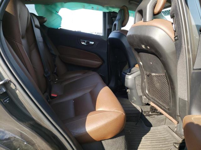 2018 VOLVO XC60 T5 LYV102RK3JB117130