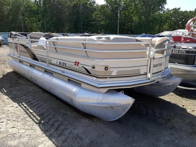 Salvage boats for sale at Conway, AR auction: 2001 Tracker Suntracker