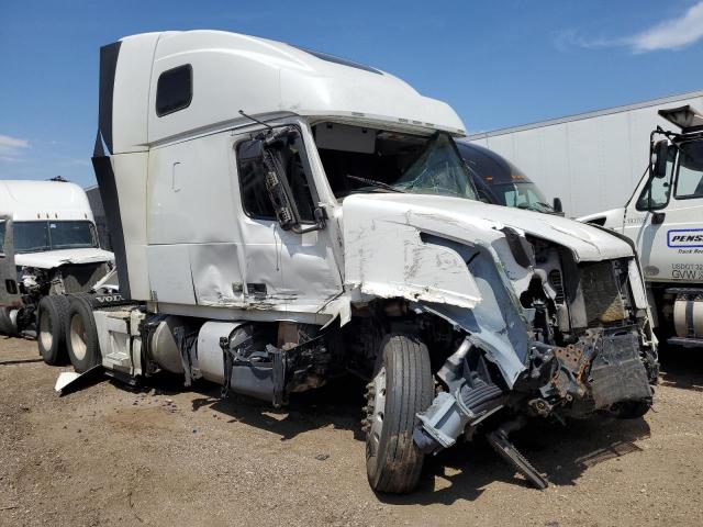 Salvage cars for sale from Copart Brighton, CO: 2017 Volvo VN VNL