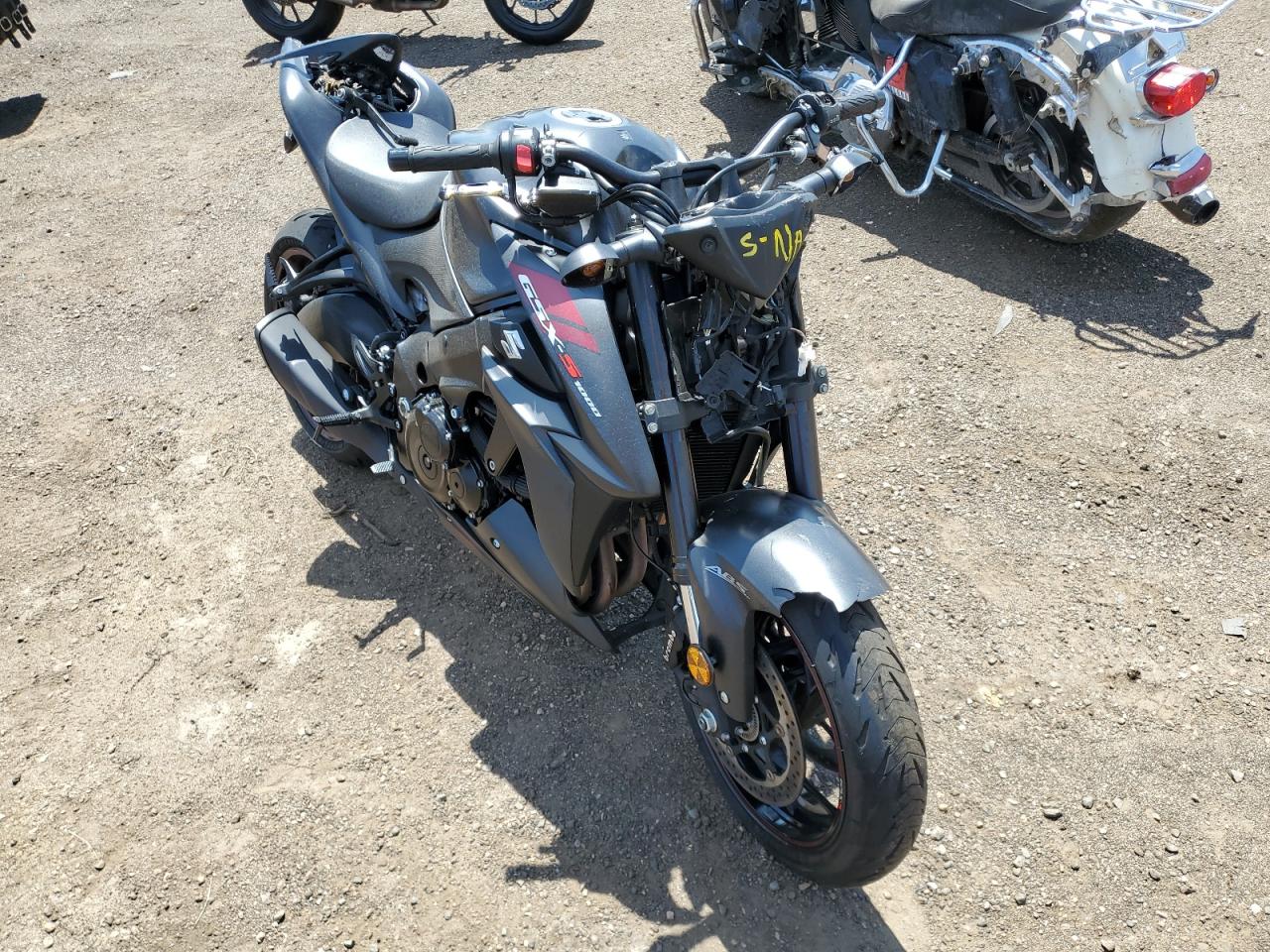 VIN JS1GT7AB0J2101022 2018 SUZUKI GSXS1000 no.1