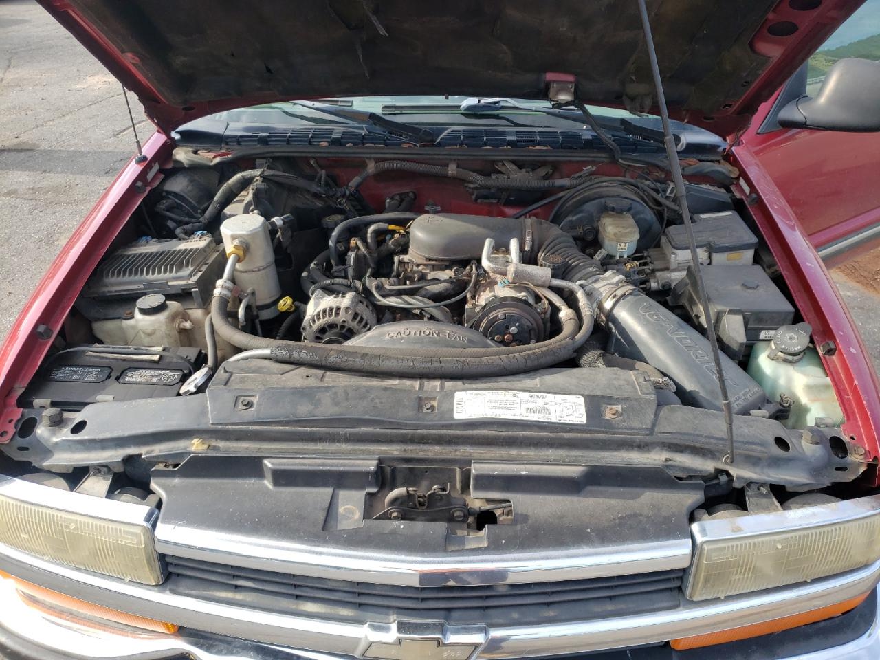 1998 Chevrolet Blazer VIN: 1GNCS13W2W2224713 Lot: 72029663