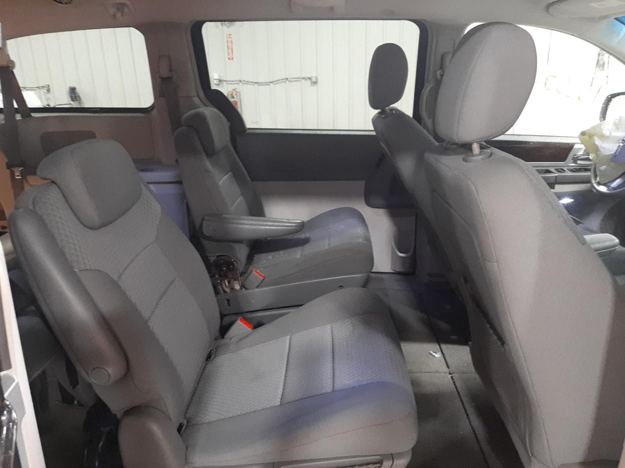 2010 Chrysler Town & Country for sale at Copart West Mifflin, PA Lot ...
