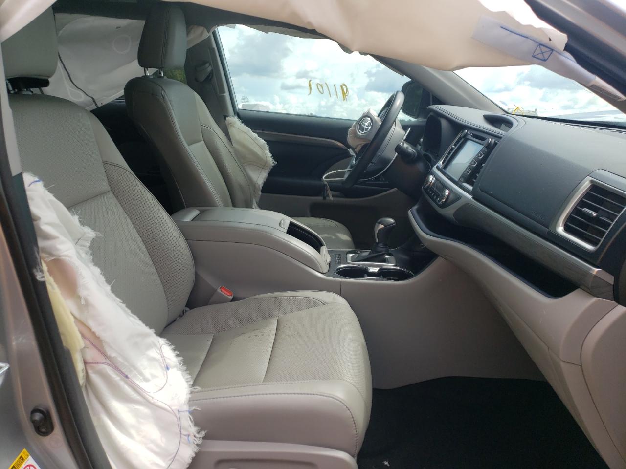 5TDDZRFH8JS858016 TOYOTA HIGHLANDER 2018