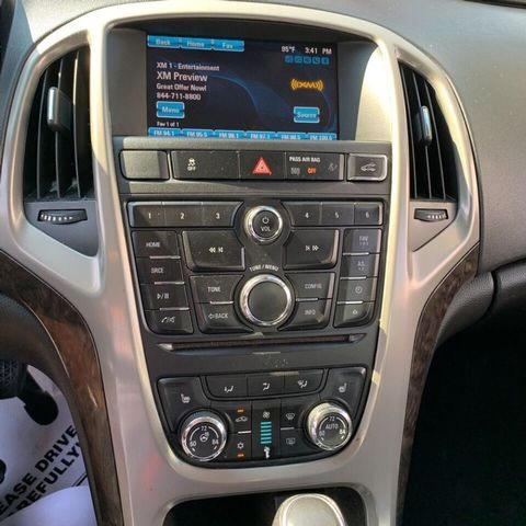 Седани BUICK VERANO 2017 Червоний