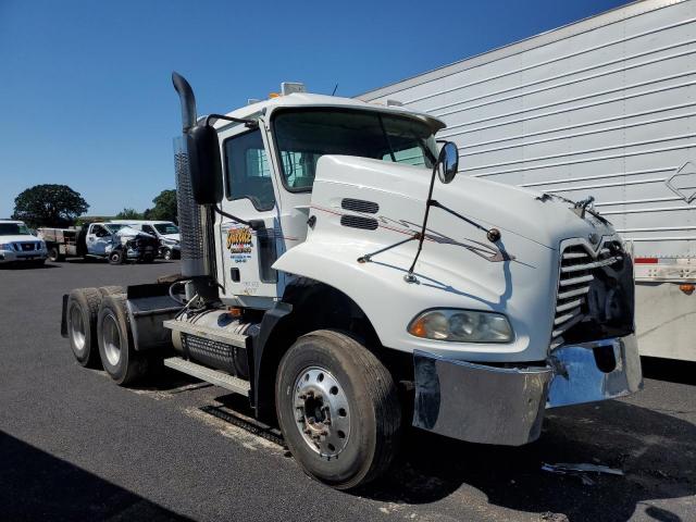 Salvage cars for sale from Copart Mcfarland, WI: 2006 Mack 600 CXN600