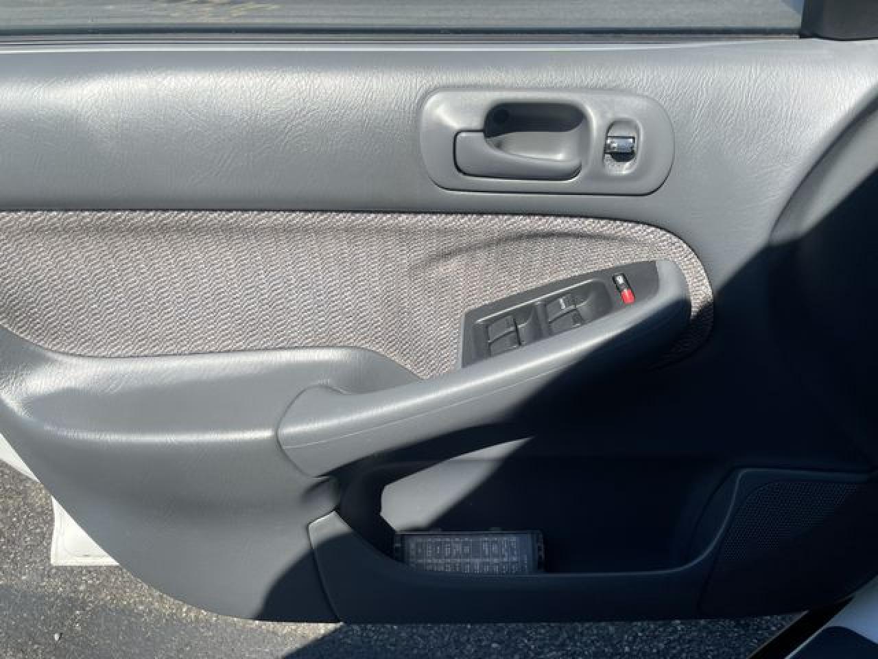 1998 Honda Civic Ex VIN: 2HGEJ8640WH607100 Lot: 55849252