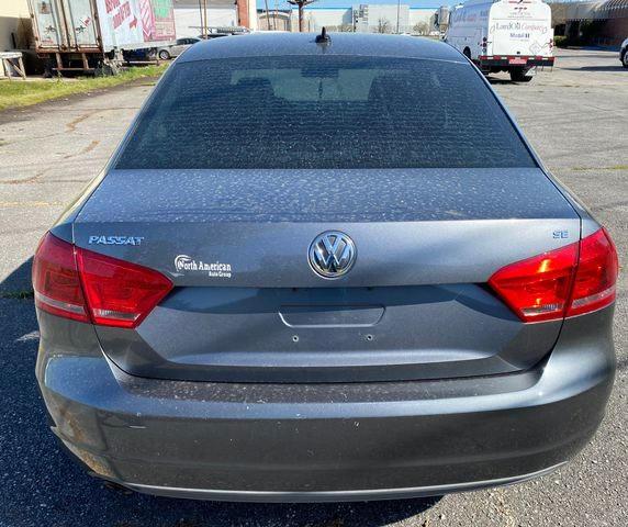 Седаны VOLKSWAGEN PASSAT 2013 grey