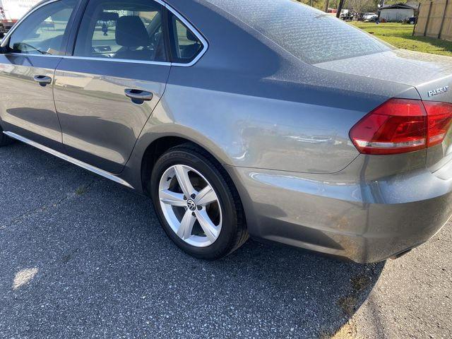 Седаны VOLKSWAGEN PASSAT 2013 grey