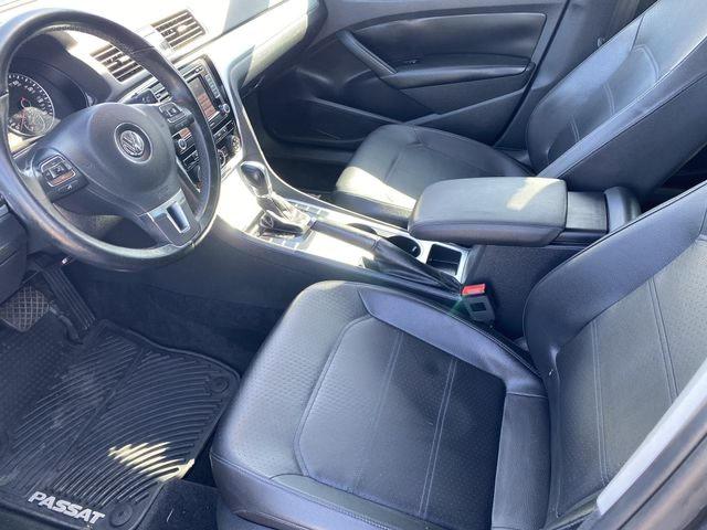 Седаны VOLKSWAGEN PASSAT 2013 grey