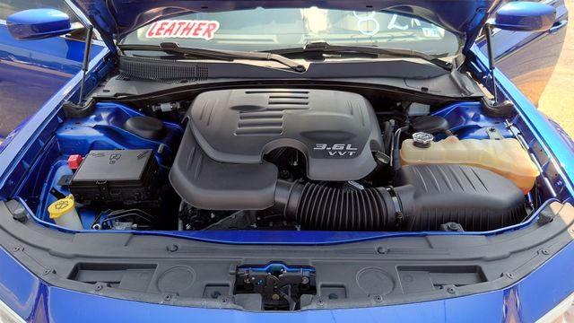  CHRYSLER 300 2018 Синий