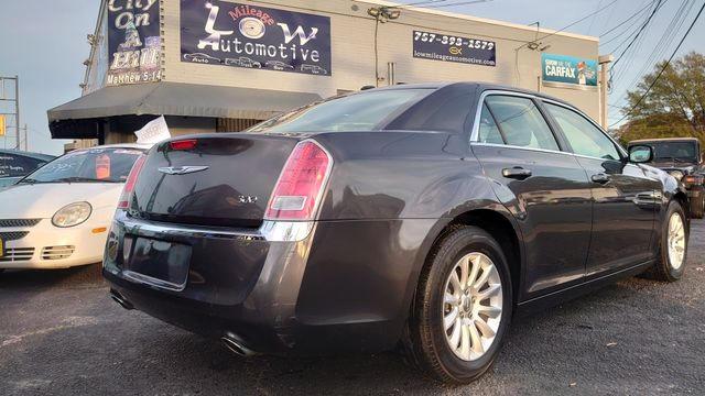 Седаны CHRYSLER 300 2013 grey