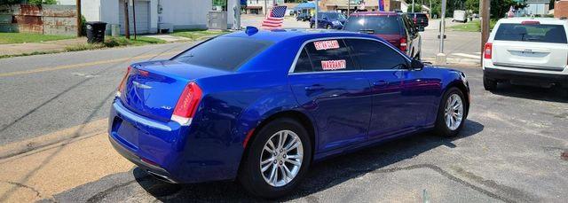  CHRYSLER 300 2018 Синий