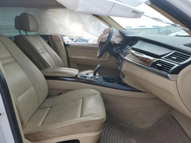 VIN: 5UXFE4C55AL276330 Auction: COPART Lot: 56496552 Location: FL - TAMPA SOUTH 5UXFE4C55AL276330 BMW X5 2010 WHITE Photo 5