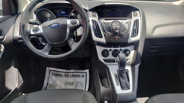 Хэтчбеки FORD FOCUS 2014 silve