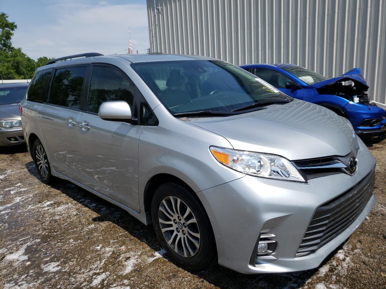 РњРёРЅРёРІСЌРЅ Toyota Sienna 2019