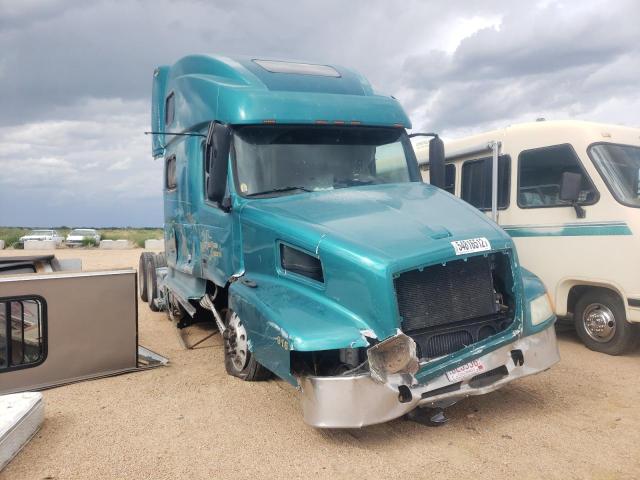 Salvage cars for sale from Copart Colorado Springs, CO: 2001 Volvo VN VNL