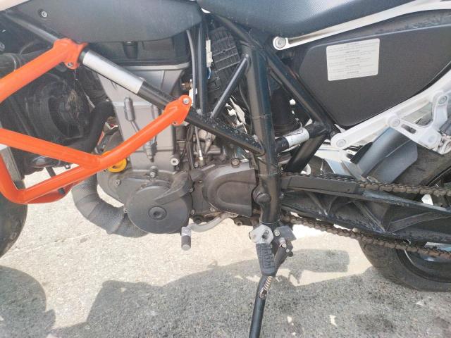 2018 KTM 690 DUKE VBKLDV405JM712957