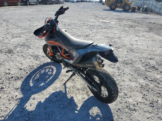 2022 KTM 690 SMC R VBKLSV402NM735883