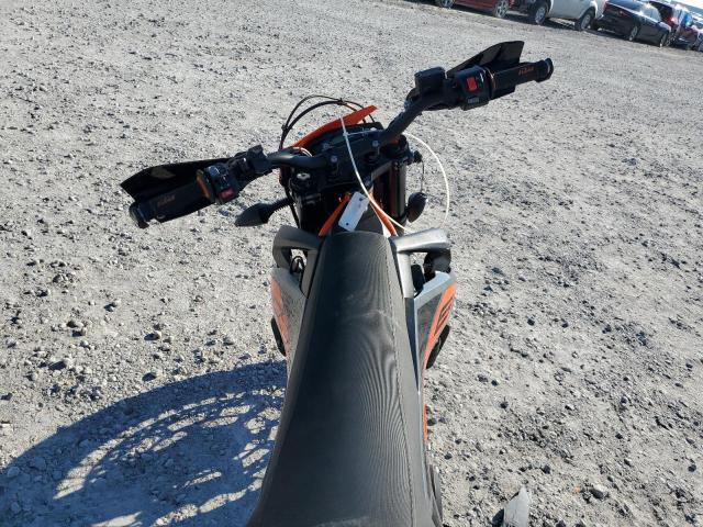 2022 KTM 690 SMC R VBKLSV402NM735883