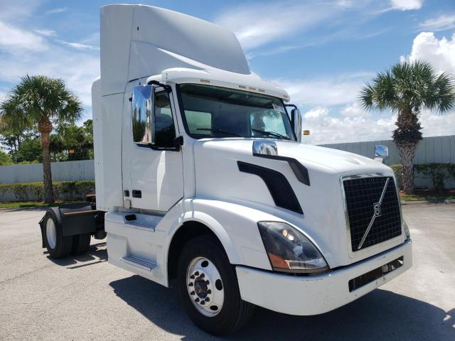 Salvage cars for sale from Copart Fort Pierce, FL: 2017 Volvo VN VNL