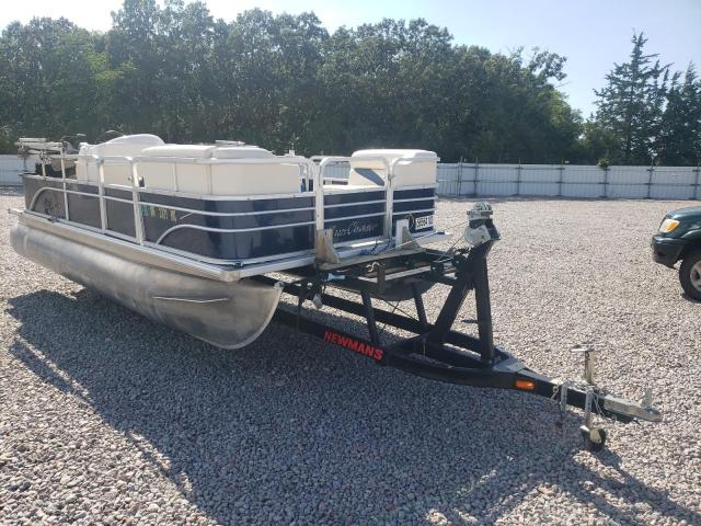 Salvage boats for sale at Avon, MN auction: 2015 Suncruiser Boat With Trailer