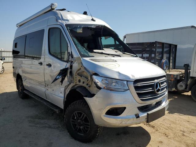 Salvage cars for sale from Copart Fresno, CA: 2021 Thor Motorhome