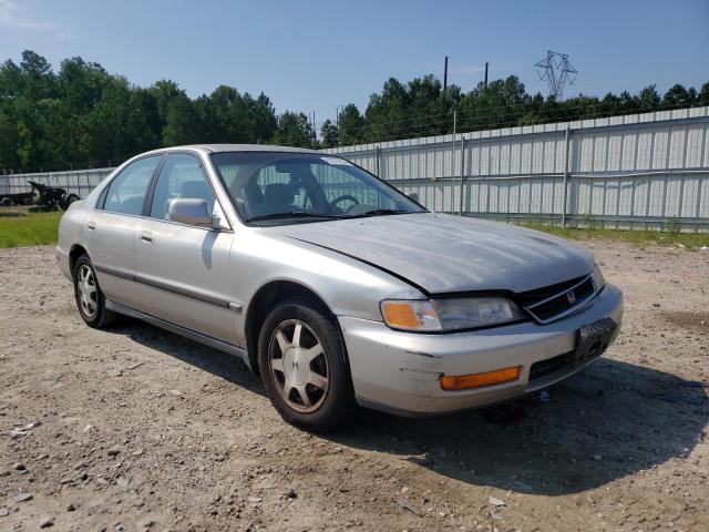 Salvage cars for sale from Copart Charles City, VA: 1996 Honda Accord LX