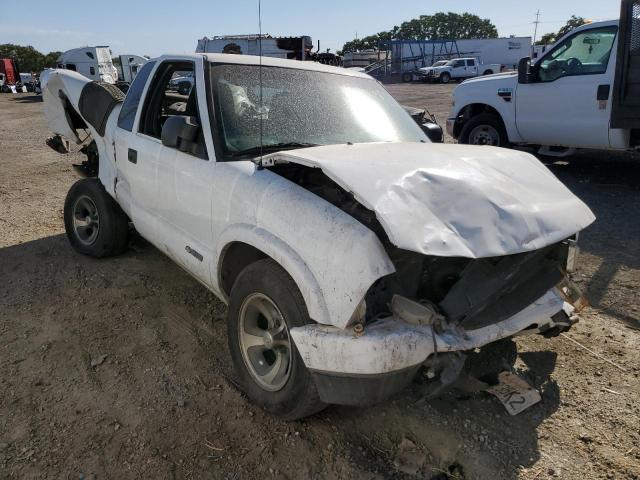Salvage cars for sale from Copart Bakersfield, CA: 2003 Chevrolet S Truck S1