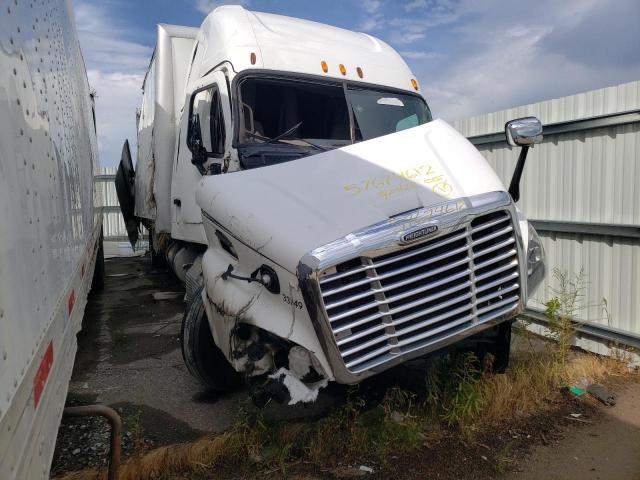 Salvage cars for sale from Copart Eldridge, IA: 2015 Freightliner Cascadia 1