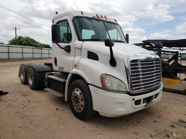 Salvage cars for sale from Copart Mercedes, TX: 2013 Freightliner Cascadia 1