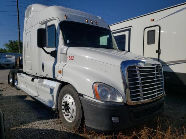 Salvage trucks for sale at Fort Wayne, IN auction: 2014 Freightliner Cascadia 1