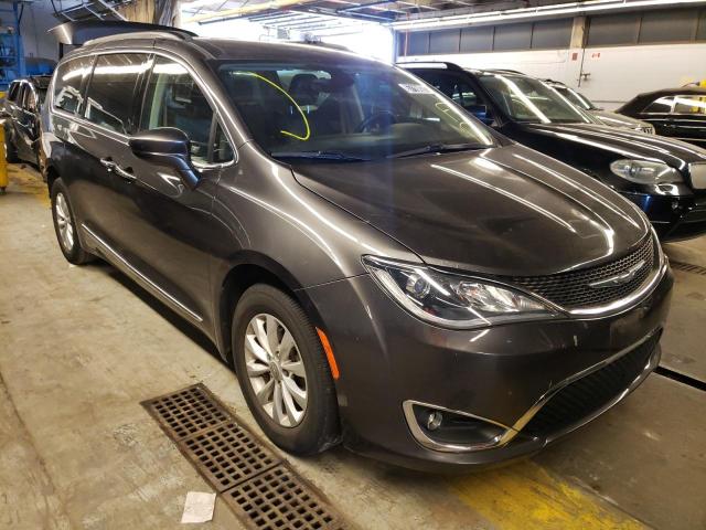 Salvage cars for sale from Copart Wheeling, IL: 2017 Chrysler Pacifica T