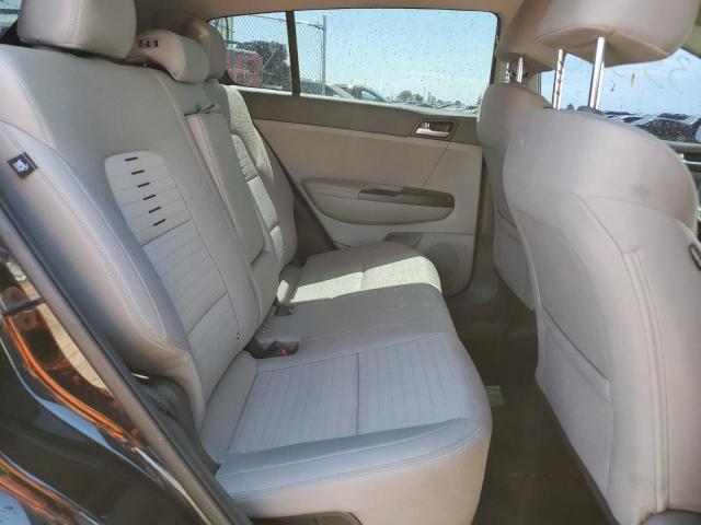 KNDPMCAC6J7426426 KIA Sportage Lx