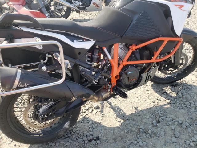2018 KTM 1090 ADVEN - VBKV49406JM996552