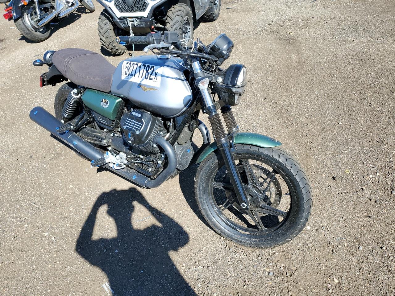 ZGUKZUA03NM000785 MOTO V7 STONE 2022