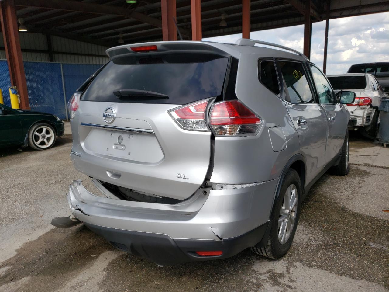 2015 Nissan Rogue S vin: KNMAT2MT1FP558791