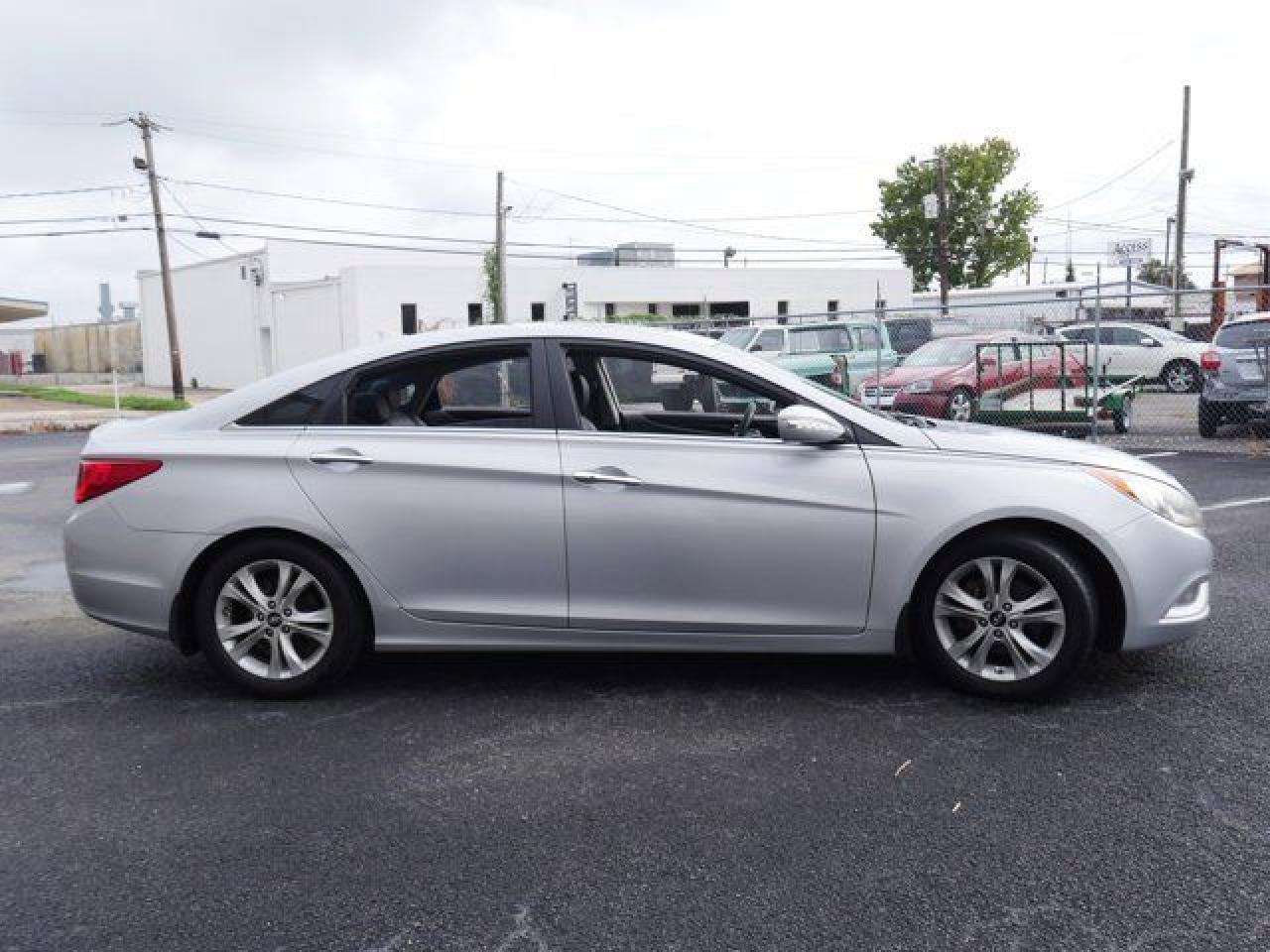 5NPEC4AC1BH079326 2011 Hyundai Sonata Se