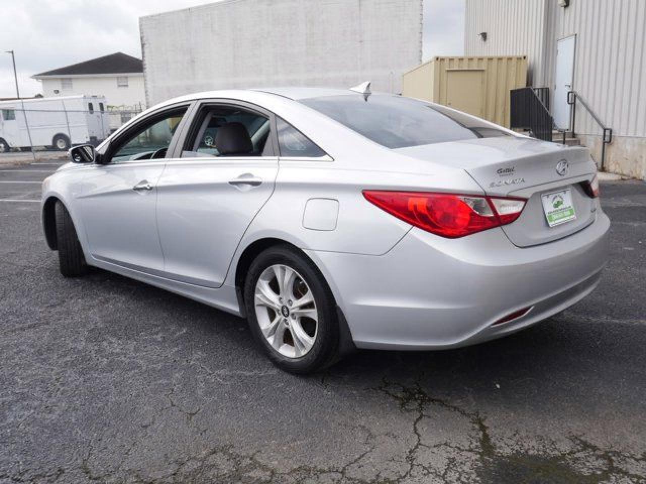 5NPEC4AC1BH079326 2011 Hyundai Sonata Se