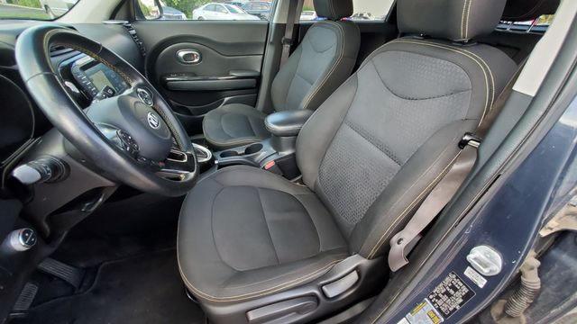 VIN: KNDJP3A57E7019882 Auction: COPART Lot: 58917692 Location: IN - INDIANAPOLIS KNDJP3A57E7019882 KIA SOUL 2014 BLUE Photo 9