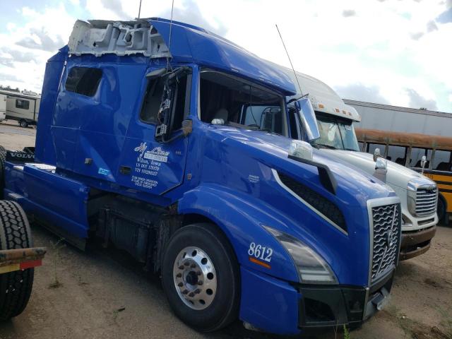 Salvage cars for sale from Copart Eldridge, IA: 2022 Volvo VN VNL