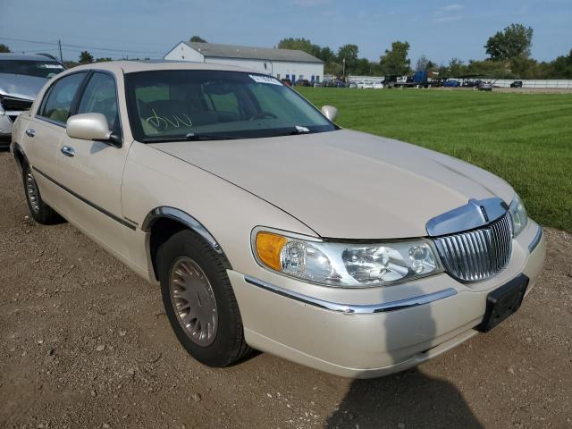 Salvage cars for sale from Copart Columbia Station, OH: 2001 Lincoln Town Car C