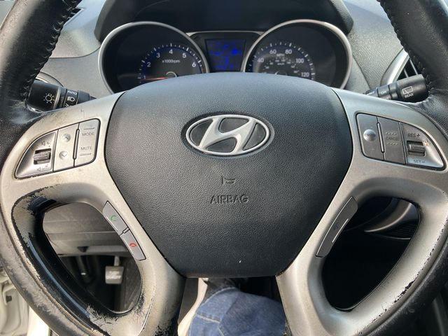 VIN: KM8JU3AC7DU692822 Auction: COPART Lot: 59233182 Location: GA - ATLANTA EAST KM8JU3AC7DU692822 HYUNDAI TUCSON 2013 WHITE Photo 5