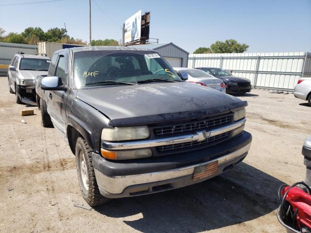 Salvage cars for sale from Copart Wichita, KS: 2001 Chevrolet Silverado