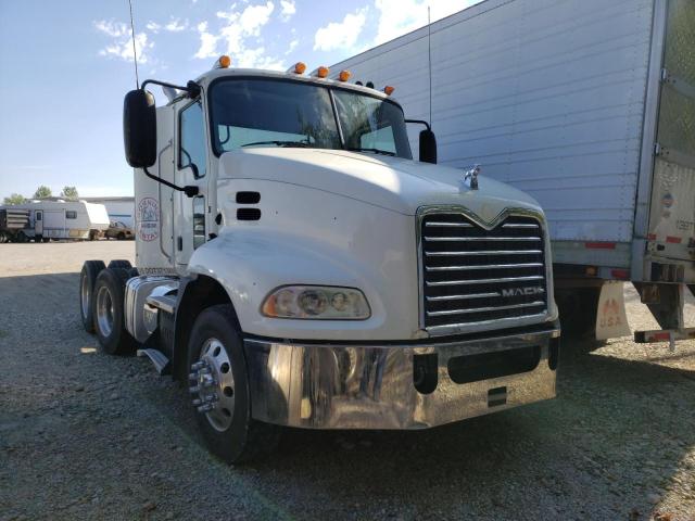 Salvage cars for sale from Copart Des Moines, IA: 2015 Mack 600 CXU600