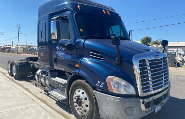 Salvage cars for sale from Copart Bakersfield, CA: 2014 Freightliner Cascadia 1