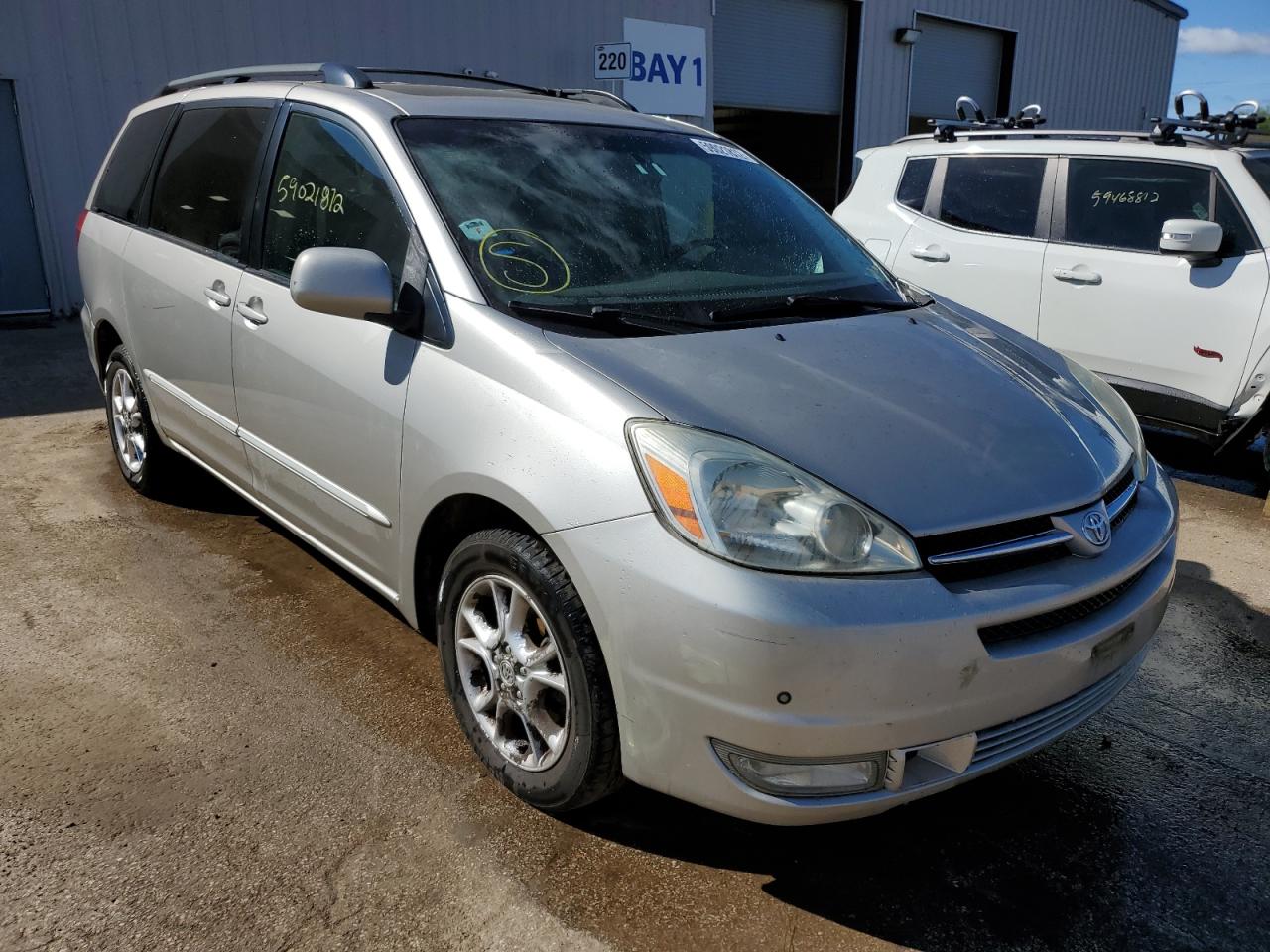 Toyota Sienna 2005 3 3