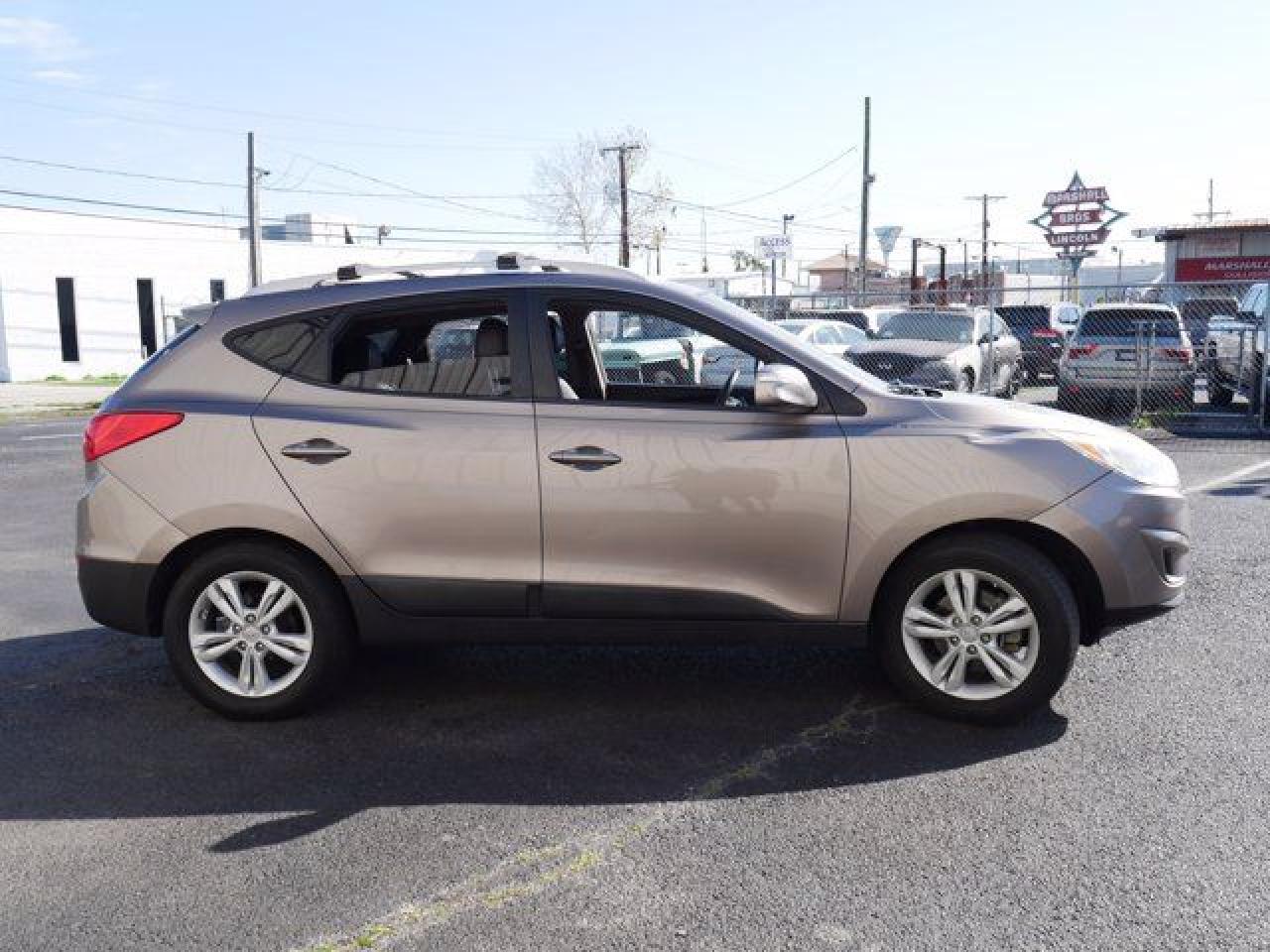 KM8JU3AC5CU422583 2012 Hyundai Tucson Gls