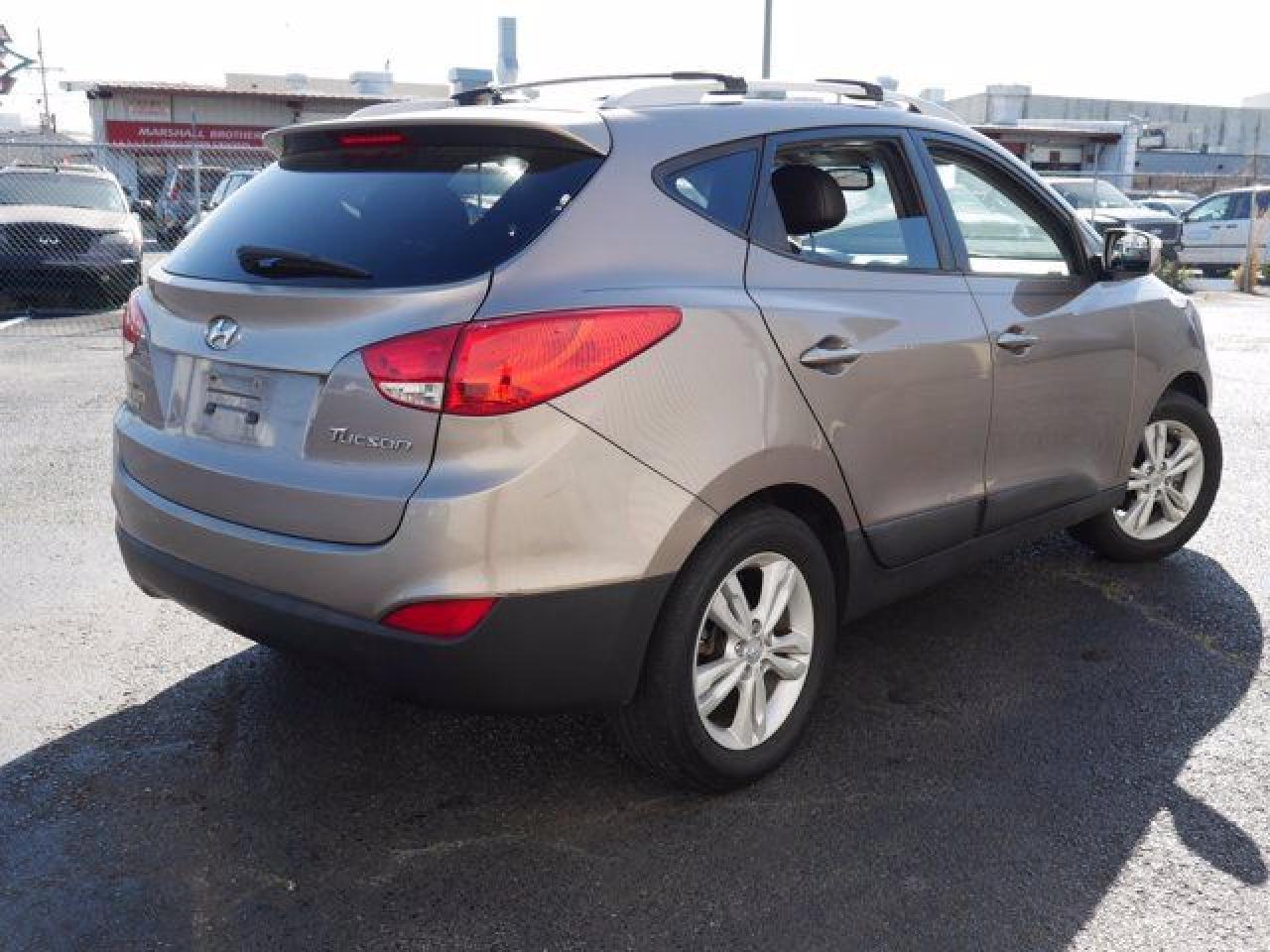 KM8JU3AC5CU422583 2012 Hyundai Tucson Gls